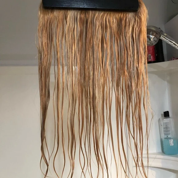 Blonde halo hair in beautiful case and hanger Wash nice Only used blue shampoo